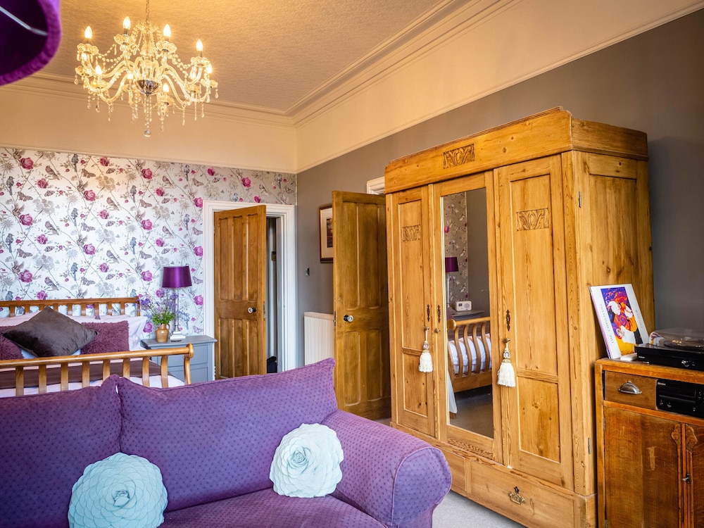 Lonsdale Villa Retreat