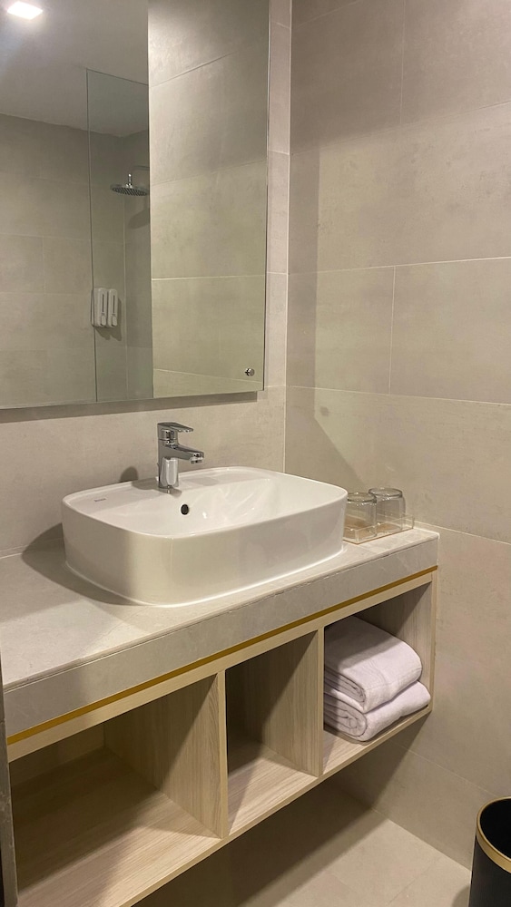 LYNN Hotel Tuban