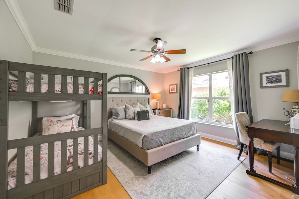 Resort Community Escape: Naples Home 5 Mi to Beach
