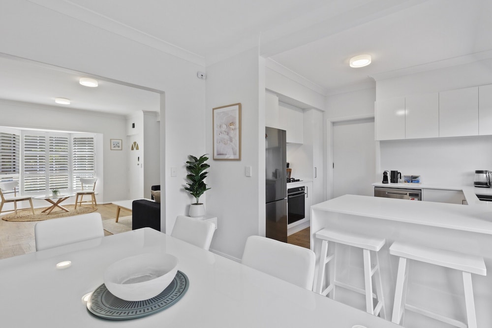 Beachside 3-bed Retreat With BBQ & Garage