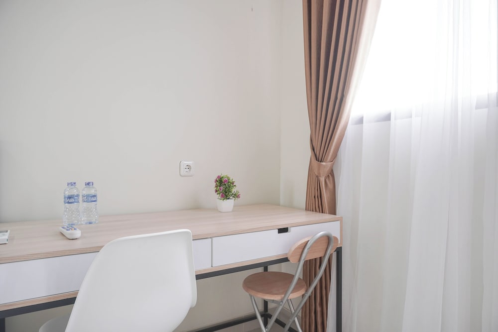 Warm And Comfort Studio At Evenciio Margonda Apartment