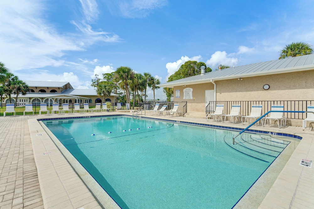 Swim, Golf & Relax: Family Gem in North Fort Myers