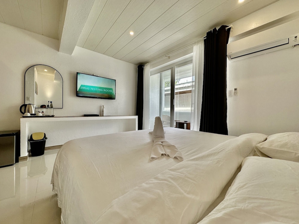 Calypso Beach & Dive Resort