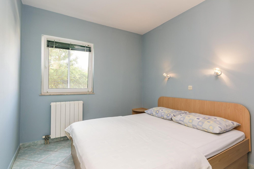 Apartment in Nin With Pool Near the Beach