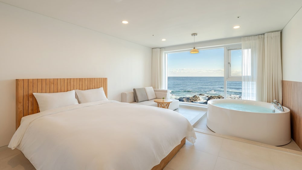Donghae Badadam Ocean View Spa Pool Vill