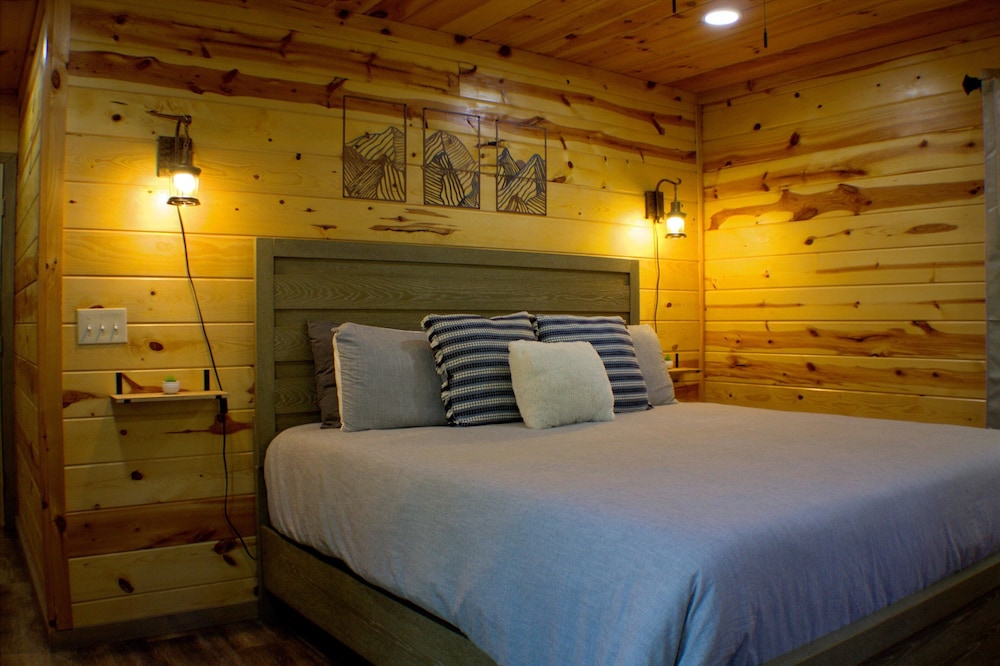 Vixen Run 4 Bedroom Cabin
