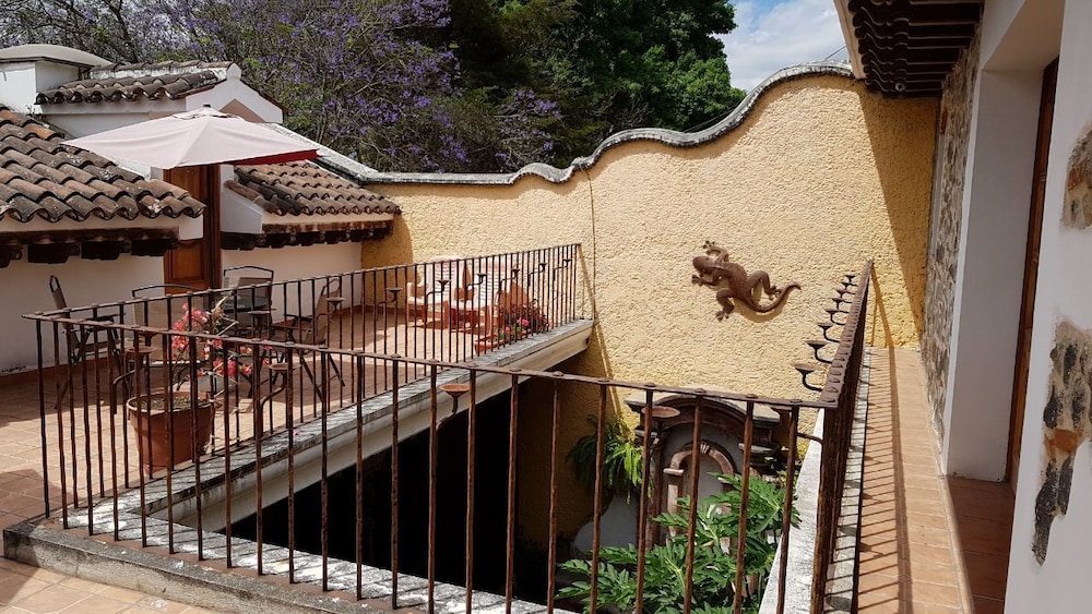 La Casa De La Alameda