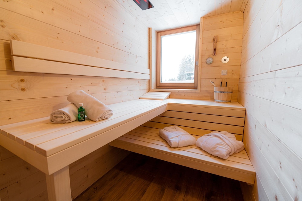 Chalet by Grundlsee Near Ski Slopes