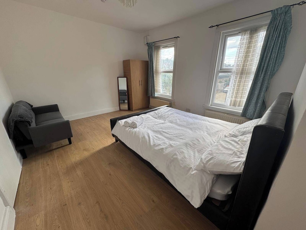 Cosy Croydon Apartment With 2 Bedrooms