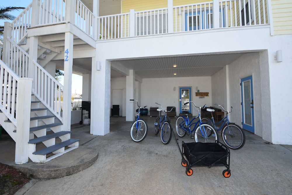 Perfect Beach House 2min Walk With Heated Pool and Hot Tub 4 bed 3 Bath With Pet Friendly