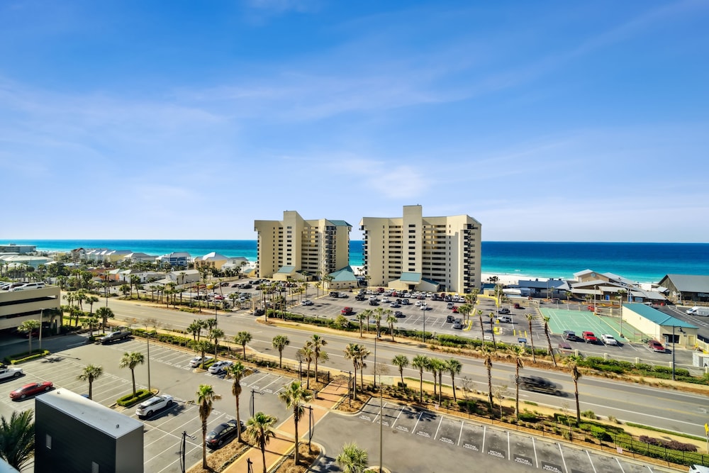 Laketown Wharf by Book That Condo