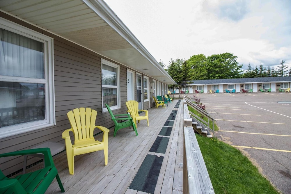 Cornwall Vacations - The White Horse Motel - Property Image 6