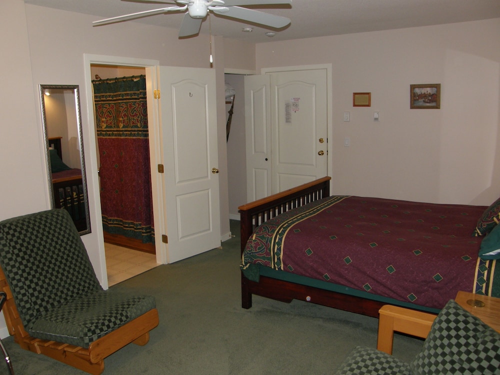 Cedar Wood Lodge B&B