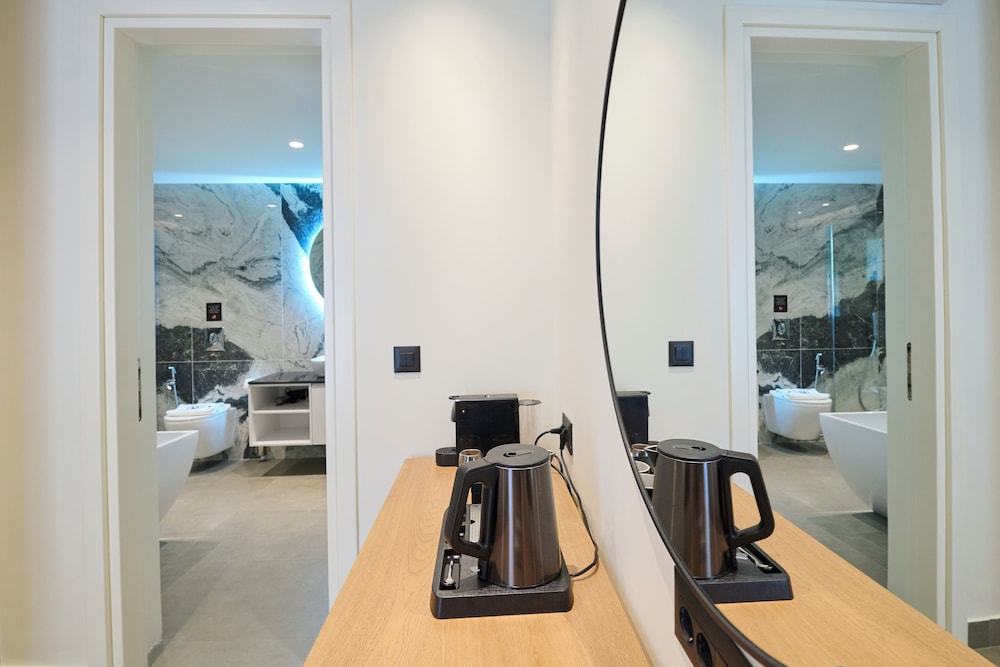 Monarco Executive Rooms