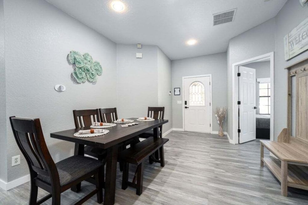 Modern 4br South Facing Pool Home Near Disney 4 Bedroom Villa