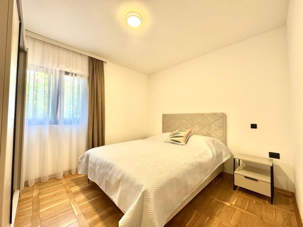 Sunny Bay Apartments