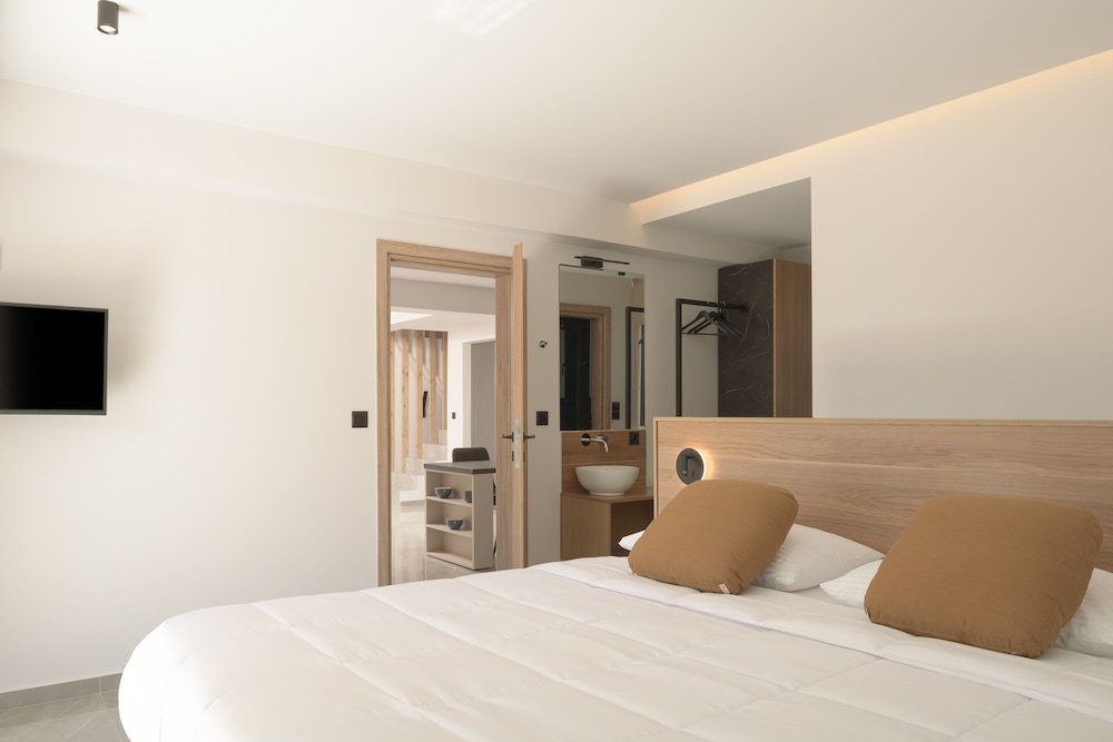 Luxurious Villa Dias With Tennis Court by Estia