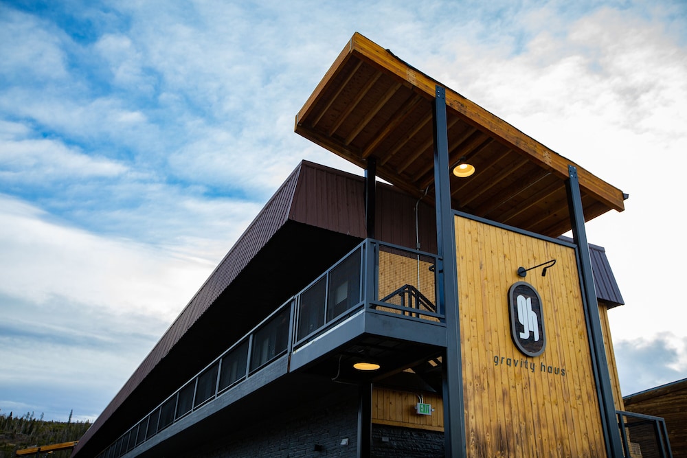 Hotel Gravity Haus Winter Park - Image 1