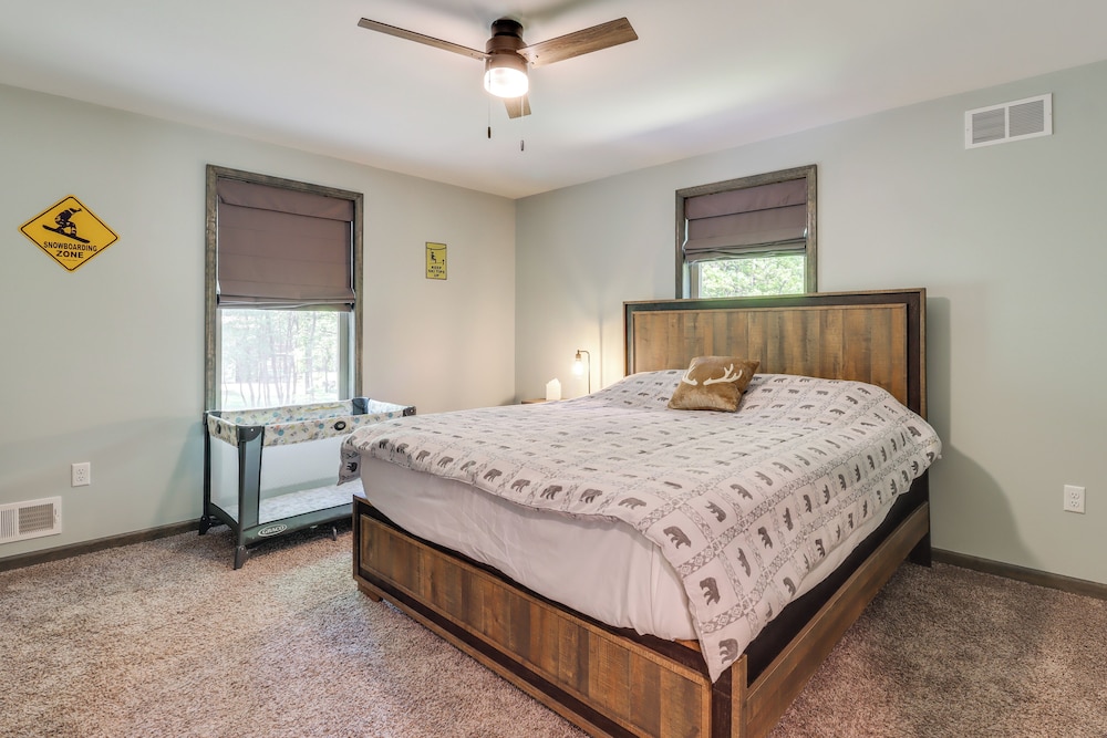 Hot Tub & Community Beach: Albrightsville Home!