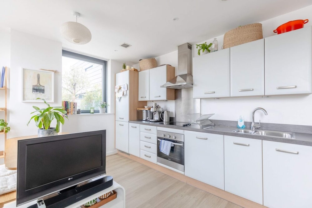 Funky 1BD High-rise Flat W/city Views, Angel!