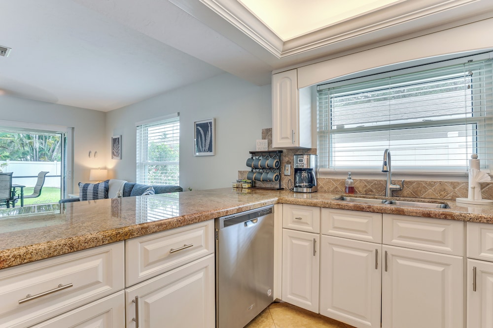 1 Mi to Vanderbilt Beach! Family Home on 500 Block