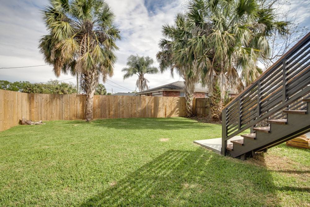 4 Mi to French Quarter: Walkable Apt w/ Yard