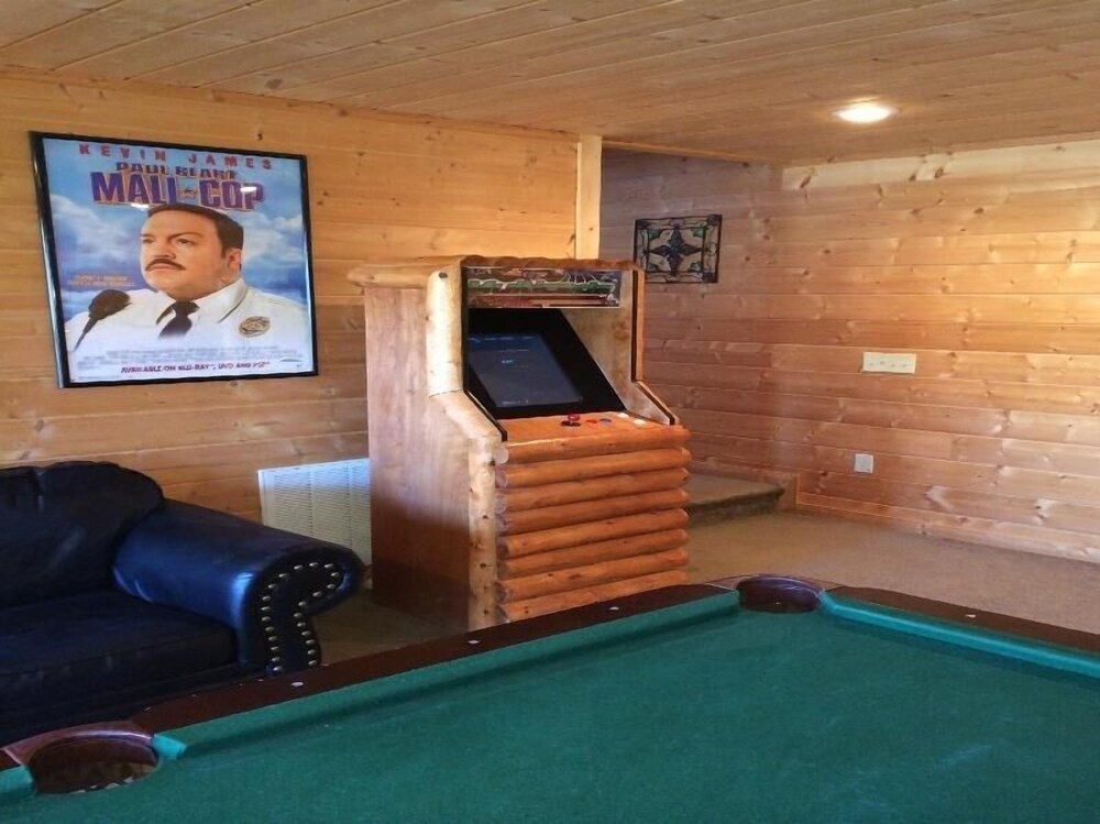 Cloud Nine - 5 Bedrooms, 5 Baths, Sleeps 16 Home by RedAwning