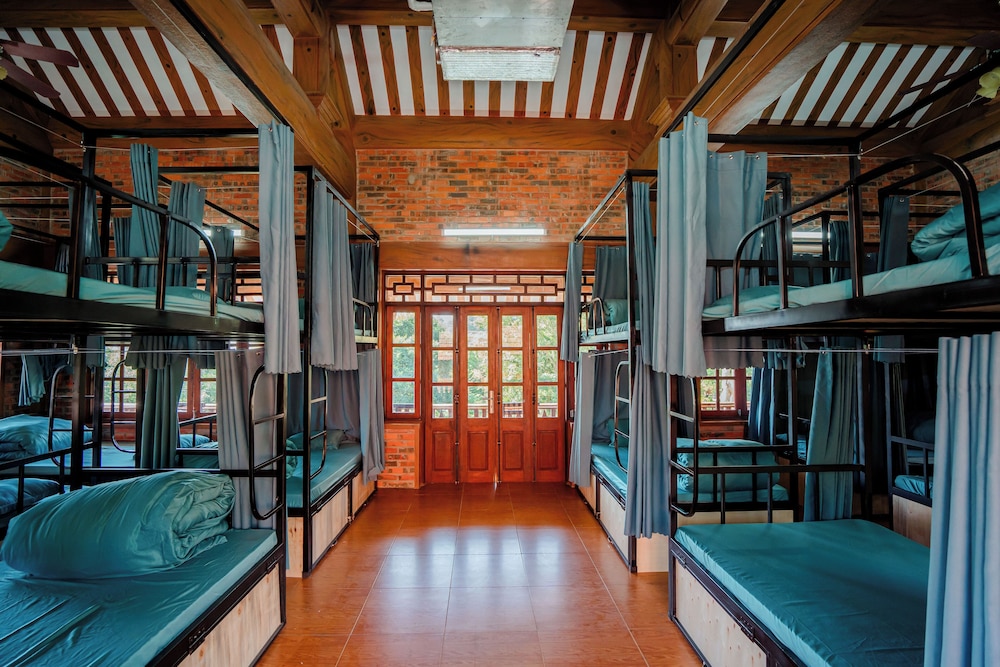 Bai Tu Long Mountain Resort