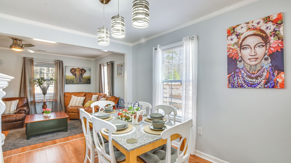 9 Mi to Downtown: Sanford Home w/ Hot Tub