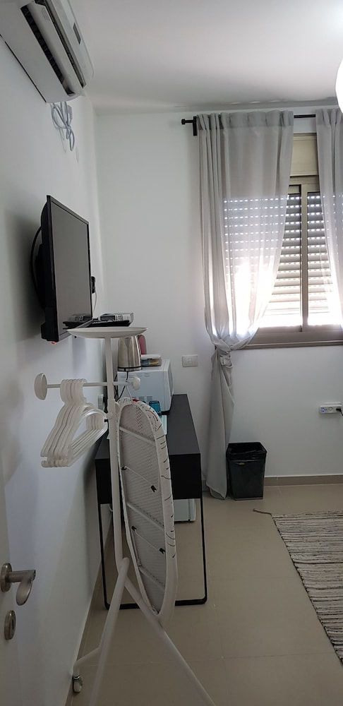 Private Bed and Bathroom in Netanya
