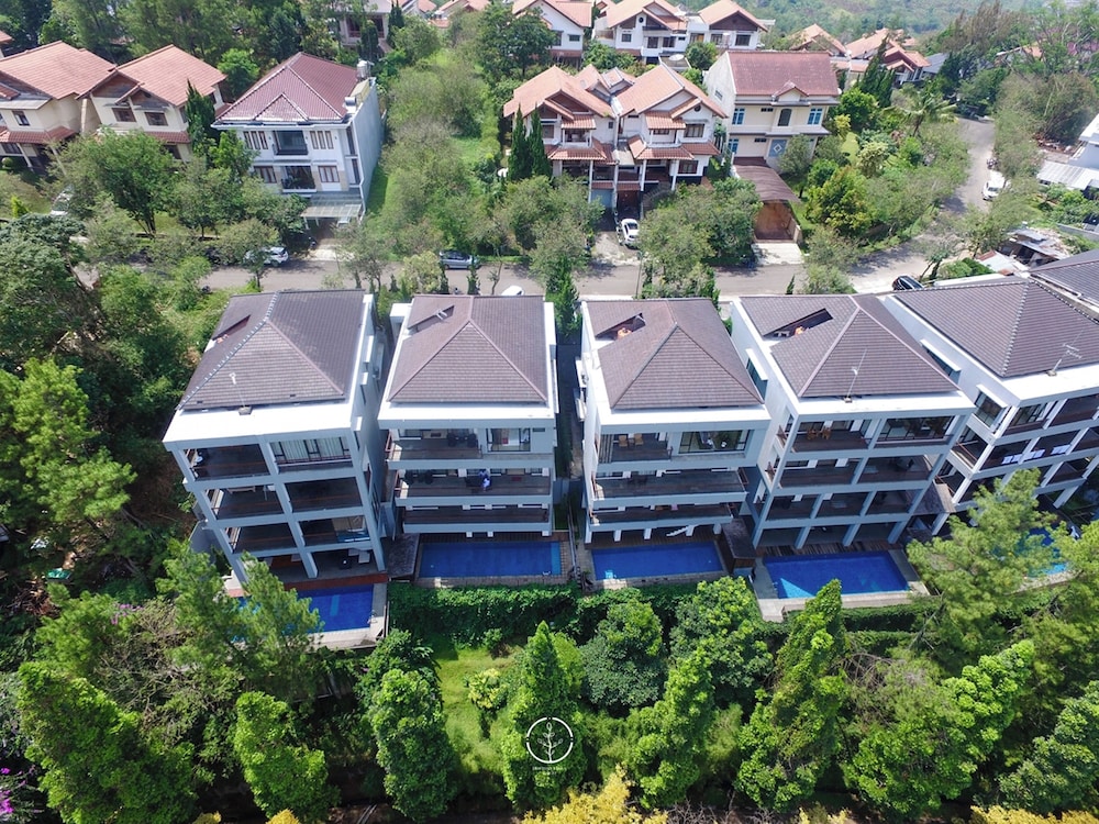 Chamomile Hill View 6BR Villa pool and movie room