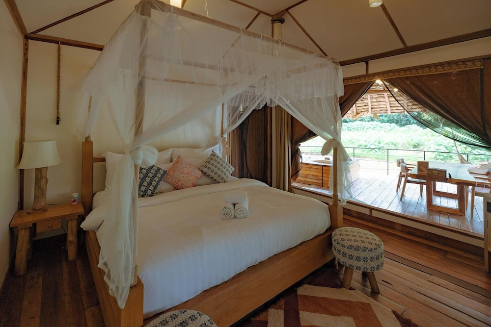 The River Flows Kued Chang Camp view 4