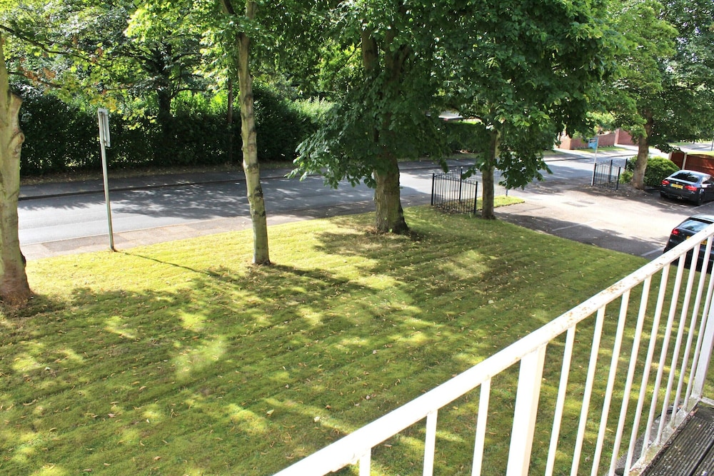 2 Bedrooms - Large Balcony Apartment & Parking