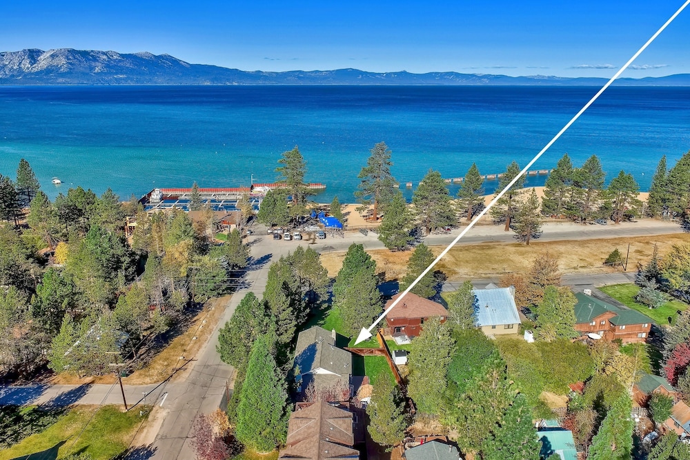 853p Lakeside Beach 4 Bedroom Home