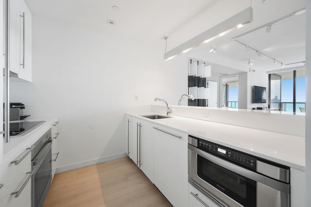 Luxury Vacation Rentals in South Beach by LRMB