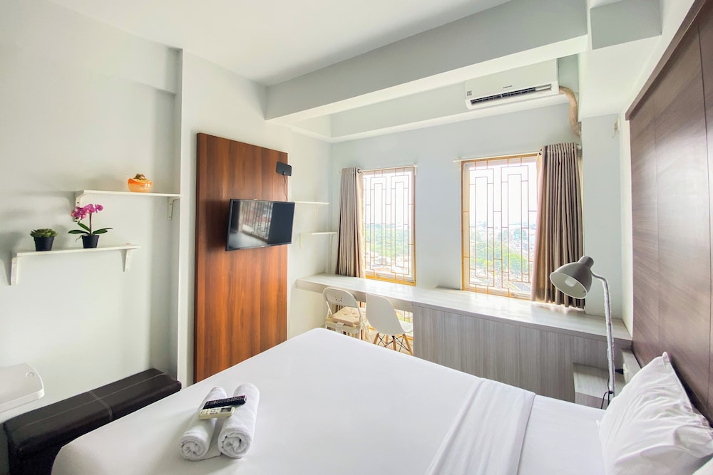 Warm And Cozy Stay Studio Room At Patraland Urbano Apartment