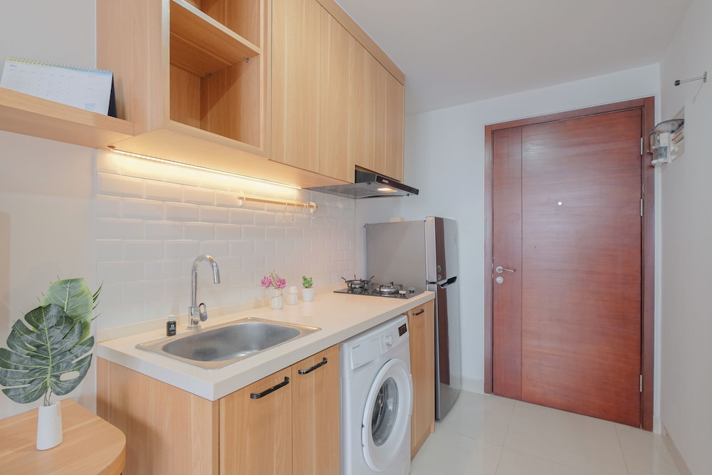 Cozy And Minimalist Studio At West Vista Apartment