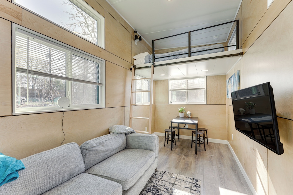 Hiking & Creek: Manor Tiny Home in Forest Retreat