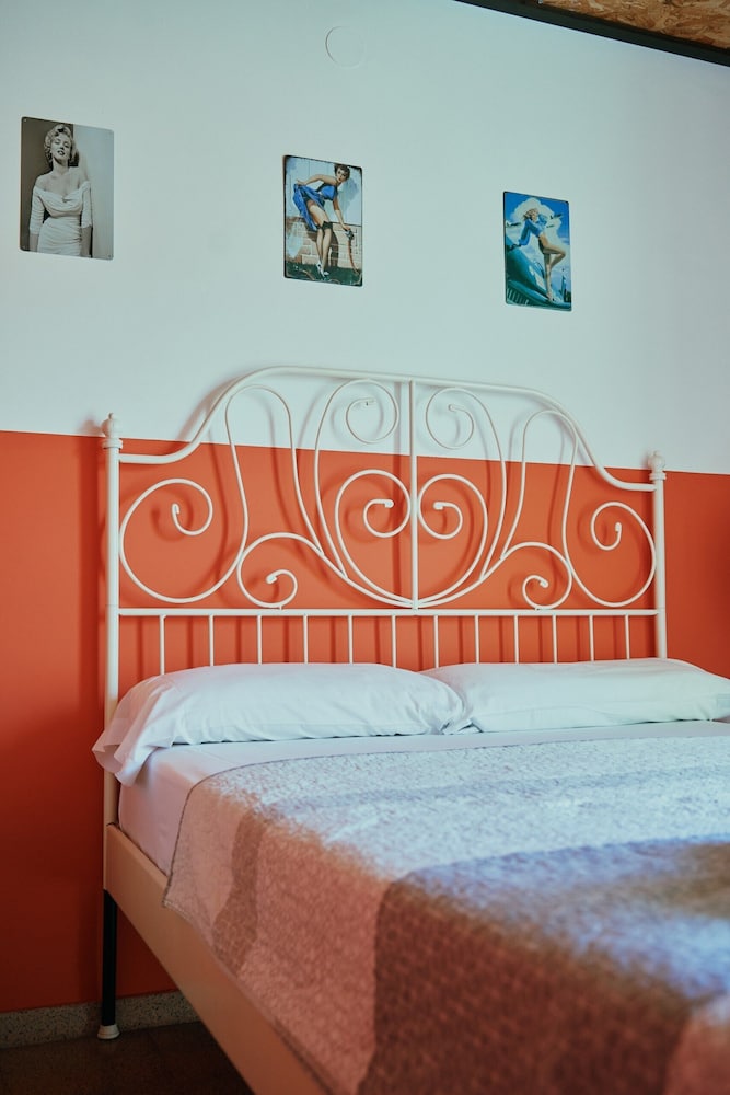 LOFT HOSTAL Group 93