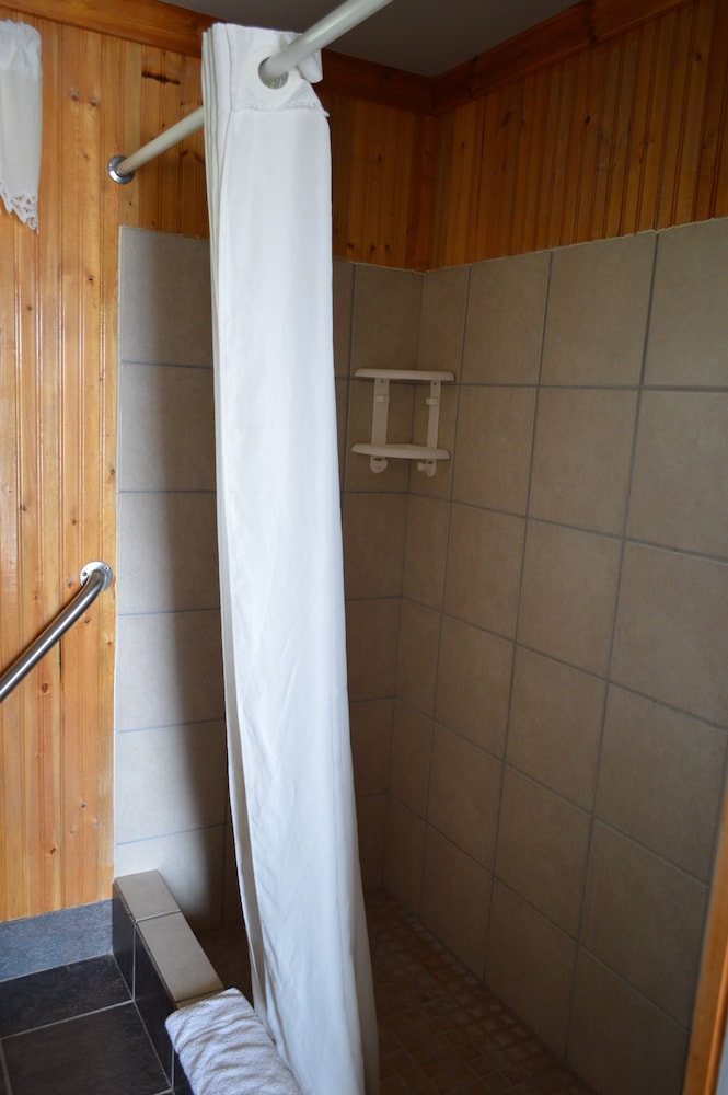La Crosse Vacations - Green Acre Motel - Property Image 12