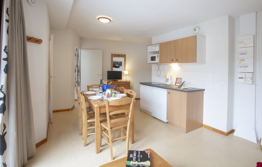 Apartment With 2 Rooms and Balcony
