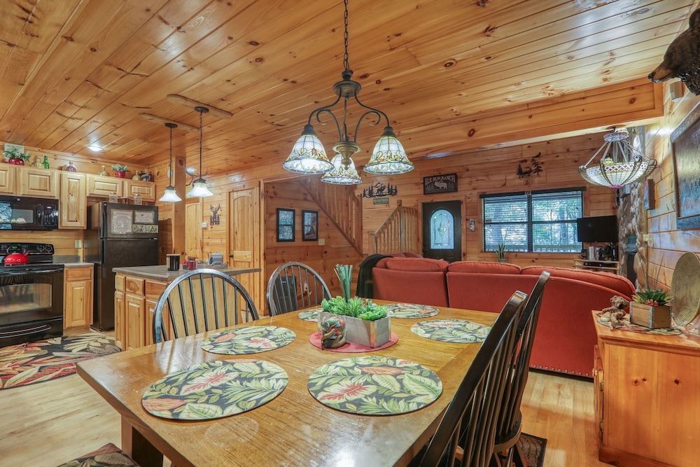 Elk Run On Cosby Creek - 2 Bedrooms, 2 Baths, Sleeps 7 Cabin by RedAwning