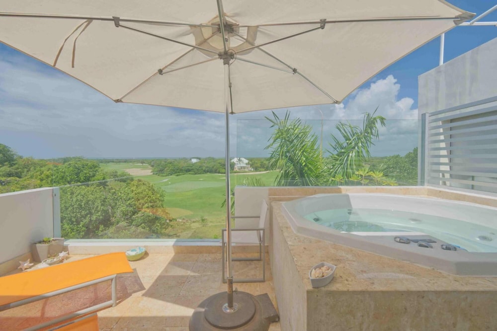 Stylish Penthouse With hot tub and Amazing Views view 2