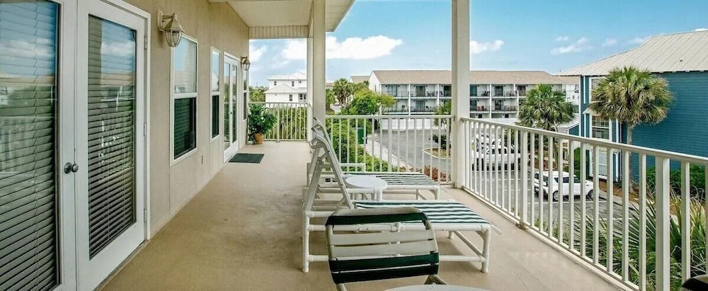 Pavilion Palms 205b