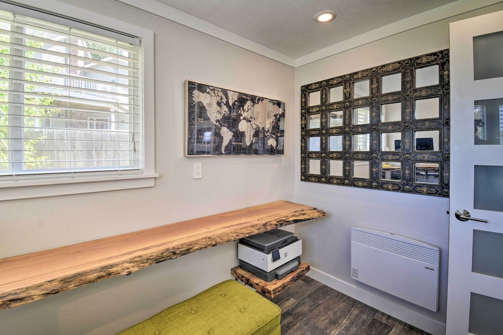 Chic Hansville Getaway Near Beach + Trail! view 2