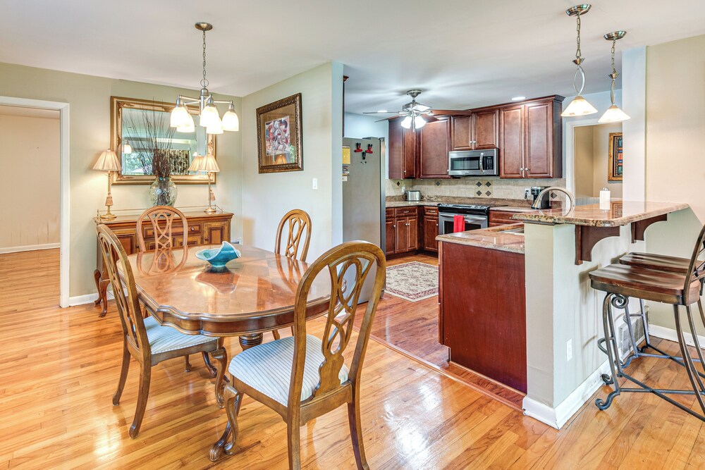 2 Mi to FSU & Famu: Home w/ Spacious Deck!