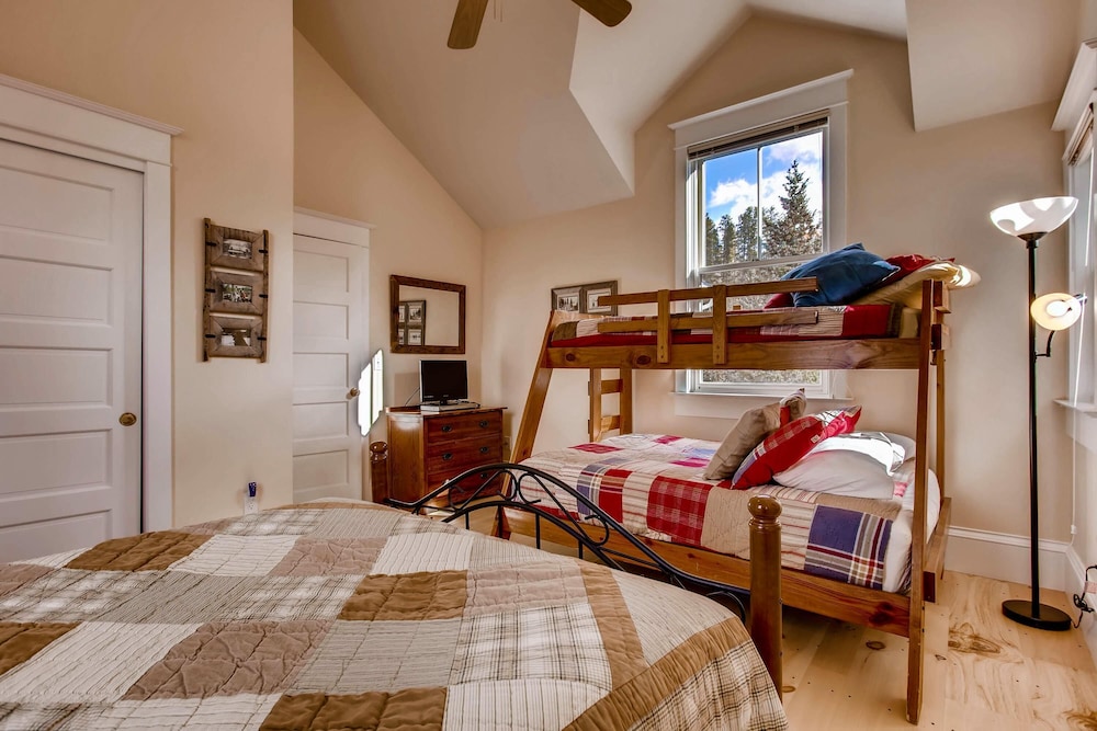 Hideaway on High view 5