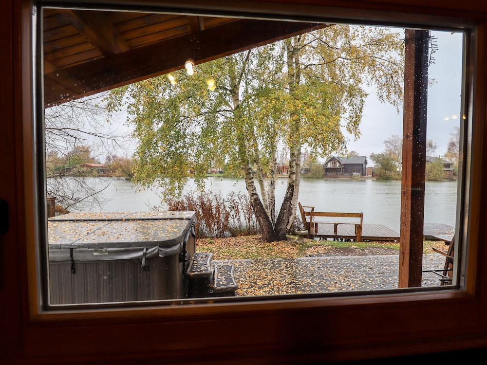 Avocet Lodge