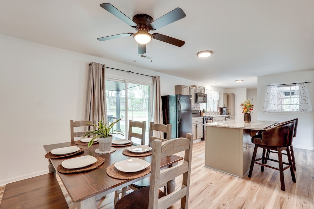 Group Getaway w/ Fenced Yard & Pool Table in Wrens