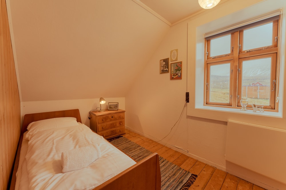 Charming 3 Bedroom House In A Peaceful Village view 5